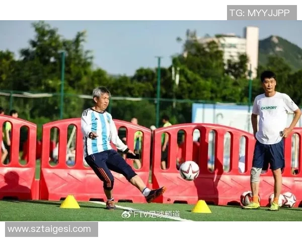 勤俭节约的足球明星们如何在绿茵场上闪耀光芒与成就辉煌